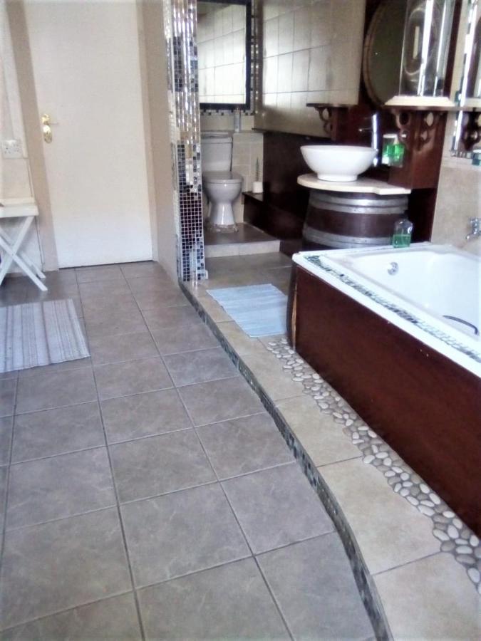 Bread And Barrel Guesthouse Bellville كيب تاون المظهر الخارجي الصورة