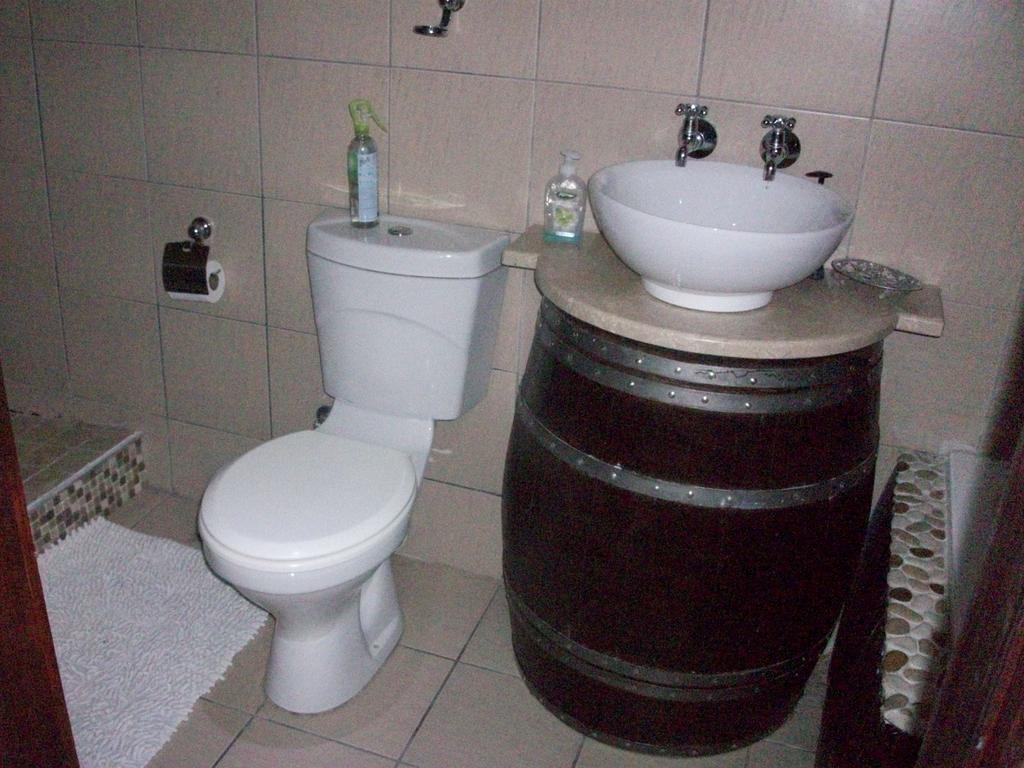 Bread And Barrel Guesthouse Bellville كيب تاون الغرفة الصورة